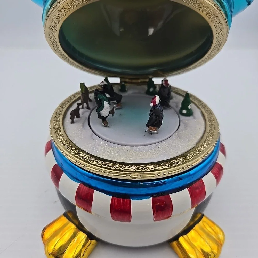 Animated Penguin Musical Box Windup Plays Joy To The‎ World Mr Christmas VTG 7